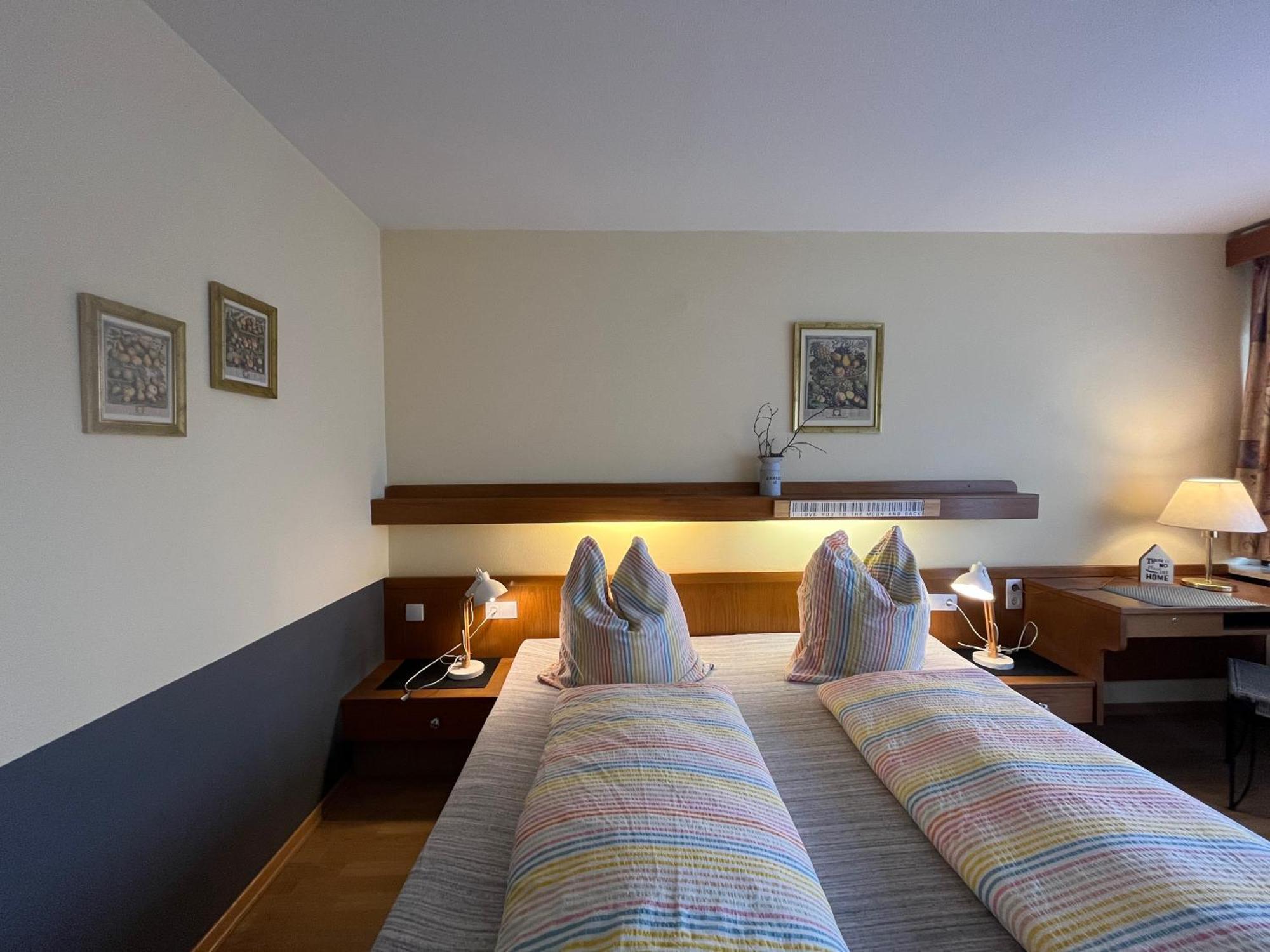 Goldener Hahn B&B Baiersbronn - Ferienwohnungen Mit Hotel Service Nahe Gartenschau Tal X ห้อง รูปภาพ