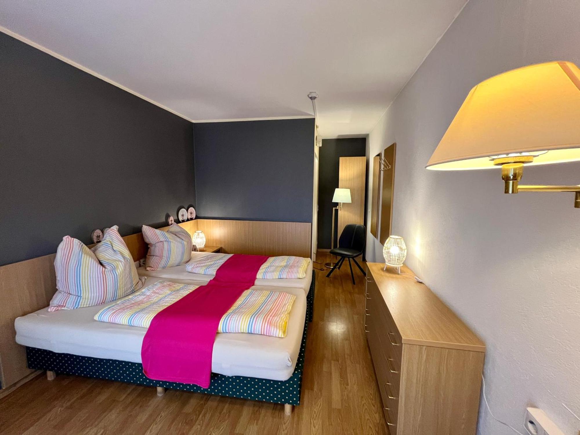Goldener Hahn B&B Baiersbronn - Ferienwohnungen Mit Hotel Service Nahe Gartenschau Tal X ห้อง รูปภาพ